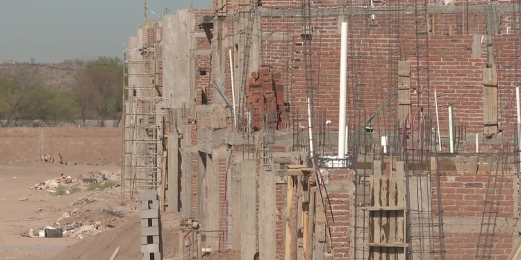 Trabajador de la Construcción Cae en Fosa de Cuatro Metros de Profundidad en Hermosillo