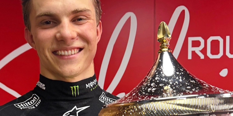 Oscar Piastri gana el GP de Baréin y amenaza el liderato