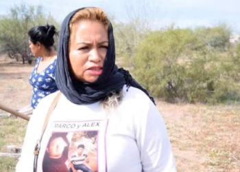 Ceci Flores acude a casa de “El Comander”, el hombre que desapareció a su hijo; advierte que podrían matarla