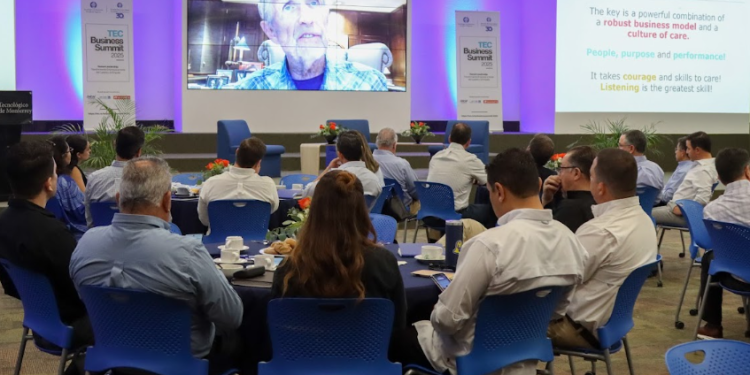 Líderes empresariales destacan el poder del liderazgo humano en el TEC Business Summit 2025