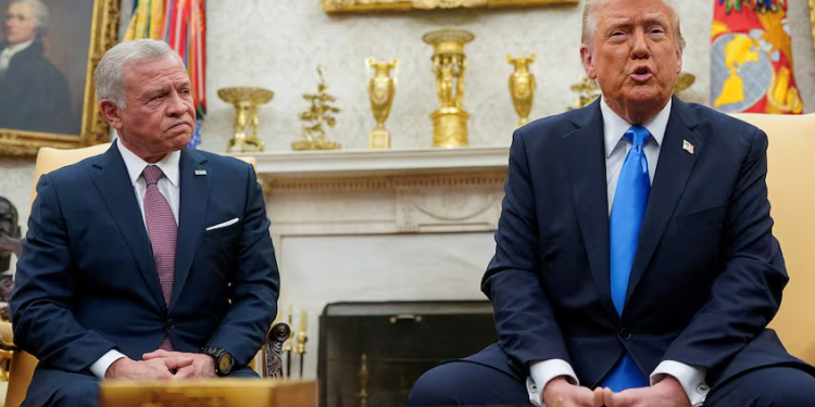 Trump coquetea con la idea de presentarse a un tercer mandato en 2028 pese a ser inconstitucional