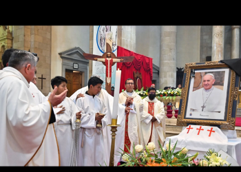 Revelan texto inédito del Papa Francisco; Habla sobre la muerte y la vejez