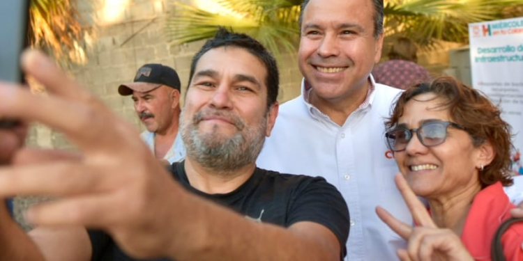 Atiende Astiazarán a familias de la San Benito con Miércoles En Tu Colonia