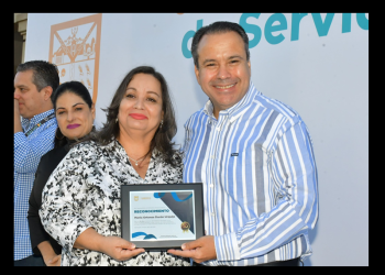 Celebra Toño Astiazarán la trayectoria de 168 servidoras y servidores públicos municipales