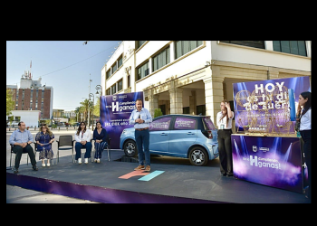 Celebra Toño Astiazarán sorteo “En La H Cumpliendo Ganas” con ganador del automóvil