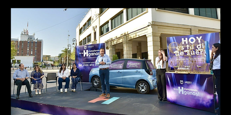 Celebra Toño Astiazarán sorteo “En La H Cumpliendo Ganas” con ganador del automóvil