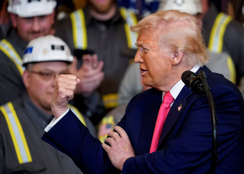 Los nuevos aranceles de Trump entran en vigor y golpean la economía mundial