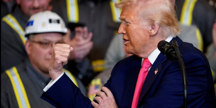 Los nuevos aranceles de Trump entran en vigor y golpean la economía mundial