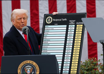 Trump declara la guerra comercial al mundo con un arancel universal del 10% y castigos mayores a sus principales socios comerciales