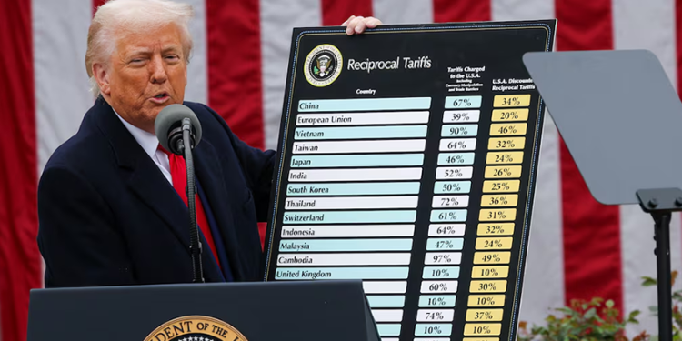 Trump declara la guerra comercial al mundo con un arancel universal del 10% y castigos mayores a sus principales socios comerciales