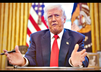 Nuevo revés para Trump; juez le ordena restaurar Voice of America y regresar trabajo a empleados