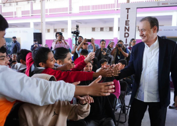 Entregarán uniformes escolares gratuitos a partir del 20 de mayo