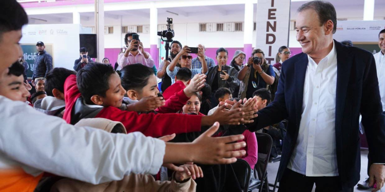 Entregarán uniformes escolares gratuitos a partir del 20 de mayo