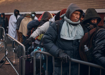 Estados Unidos ordena abandonar el país a beneficiarios del CBP One, que protege a casi un millón de personas
