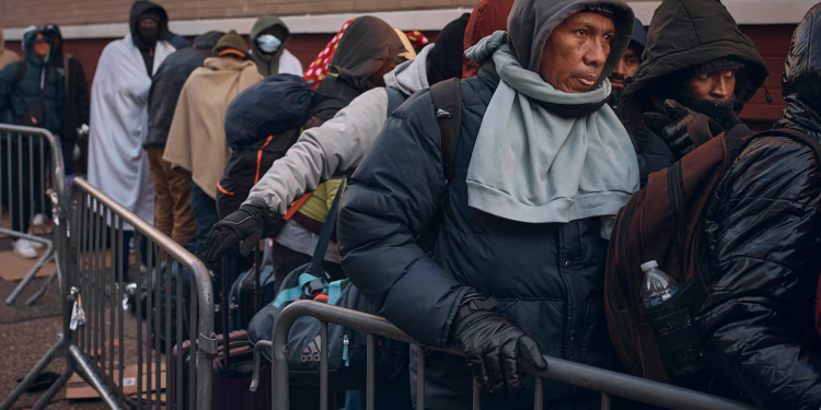 Estados Unidos ordena abandonar el país a beneficiarios del CBP One, que protege a casi un millón de personas