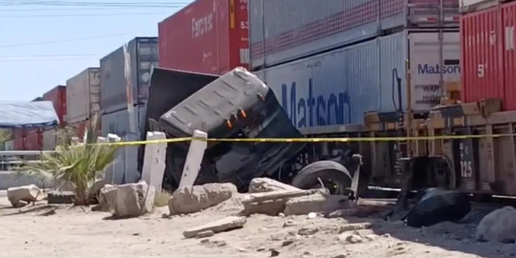 Tren Impacta y Arrolla a Camión de Carga en San Pedro El Saucito; Hay un Lesionado
