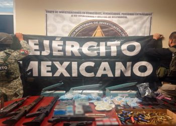 En Sonora, aseguran 990 pastillas de opioides sintéticos, estupefacientes y arsenal; tres personas fueron rescatadas