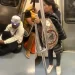 Captan a Óscar Valdez en el Metro con su cinturón de campeón y se vuelve viral