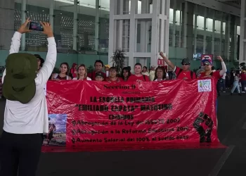 CNTE extiende protestas y amenaza con tomar el Aeropuerto de Hermosillo