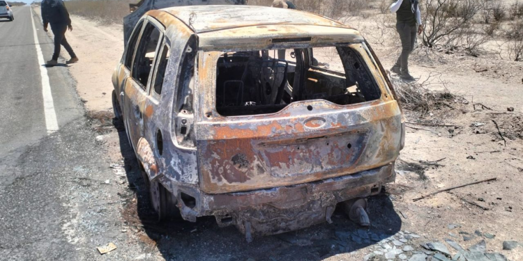 Reporta Ceci Flores hallazgo de vehículo y restos óseos calcinados en Hermosillo