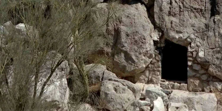 Encuentran Droga Dentro de Cueva en Cerro de la Campana de Hermosillo