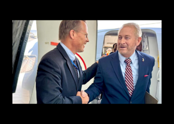 Ronald Johnson llega a México; el exjefe de la CIA que despachará desde la Embajada de EU