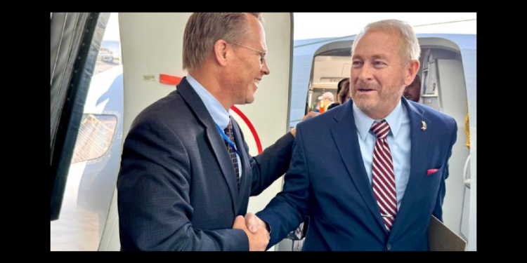 Ronald Johnson llega a México; el exjefe de la CIA que despachará desde la Embajada de EU