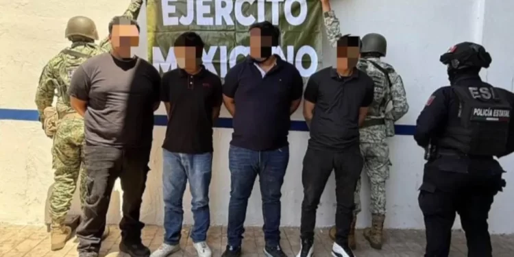 Detienen a 4 Sujetos Armados en Vehículo con Reporte de Robo en Hermosillo