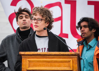 Trump ordena a sus embajadas que suspendan todas las entrevistas a aspirantes a estudiar en Estados Unidos