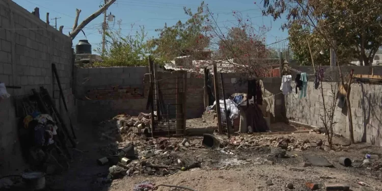 Mujer Pierde su Casa en Incendio de Hermosillo y Pide Ayuda; Un Inquilino Provocó el Fuego