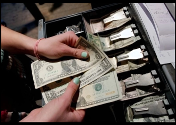 Comité de la Cámara de Representantes de EU aprueba impuesto a remesas