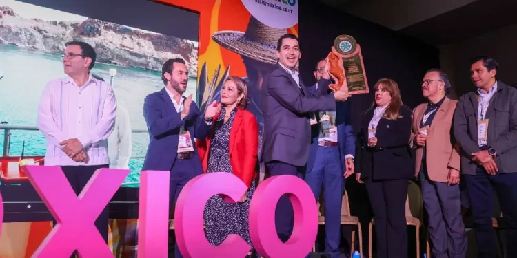 Gobernador Durazo es reconocido en Tianguis Turístico por modelo de turismo sustentable