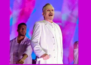 Se rinden 40 mil asistentes ante Miguel Bosé