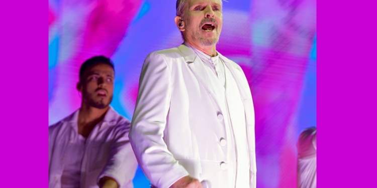 Se rinden 40 mil asistentes ante Miguel Bosé