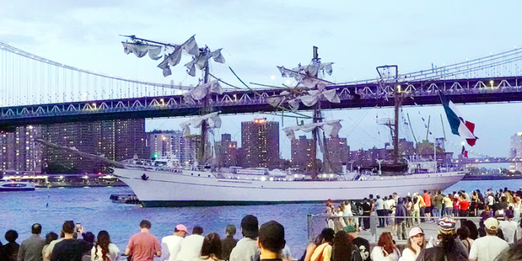 Dos tripulantes muertos al chocar el buque mexicano ‘Cuauhtémoc’ con el puente de Brooklyn