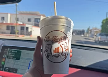 La cerveza de raíz es el refresco preferido en Sonora, y puedes mezclarla con chocolate