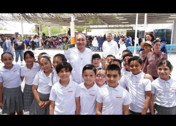 Durazo garantiza entrega de uniformes gratuitos a más de 440 mil estudiantes