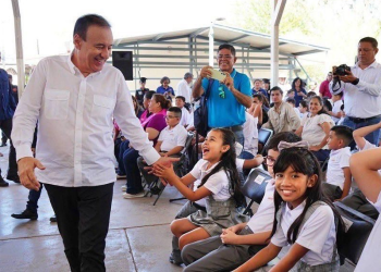 Durazo respalda economía familiar con uniformes escolares gratuitos a más de 440 mil alumnos