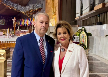 Visita embajador de EU la Basílica de Guadalupe