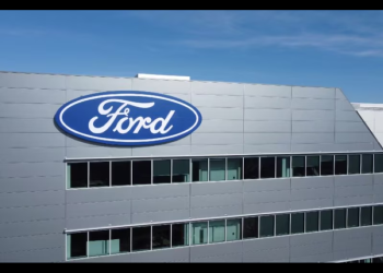 Ford aumenta casi 40 mil pesos precios de autos en México por aranceles de Trump