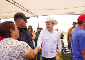 Alfonso Durazo entregó escrituras a 250 familias de Hermosillo