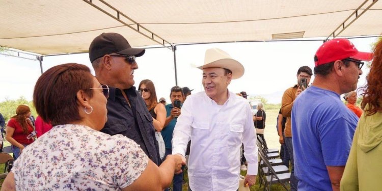 Alfonso Durazo entregó escrituras a 250 familias de Hermosillo