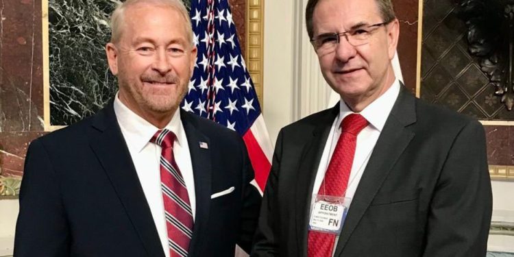 Ron Johnson rinde protesta como embajador de EU en México