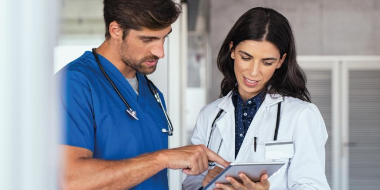 Hallan anomalías en contratos y compras del sector salud