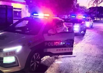Detienen a hombre por golpear a pareja y a su hija