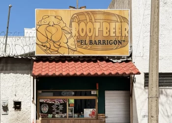 Cómo la cerveza de raíz, una de las favoritas de los estadounidenses, se convirtió en un alimento preferido en Sonora