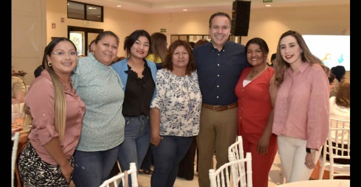 Reconocen Toño Astiazarán y Patty Ruibal labor de servidoras públicas para la ciudadanía