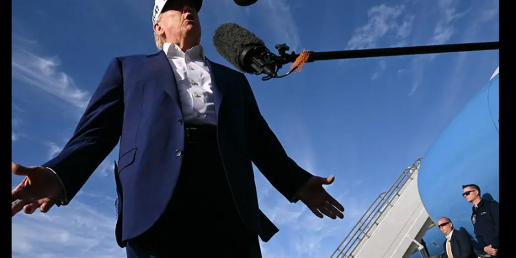 Putin se ha vuelto ‘completamente loco’; Trump analiza más sanciones a Rusia