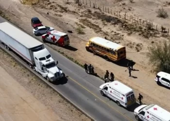 Choque de Camión Deja 14 Jornaleros Lesionados en Carretera Caborca – Y Griega