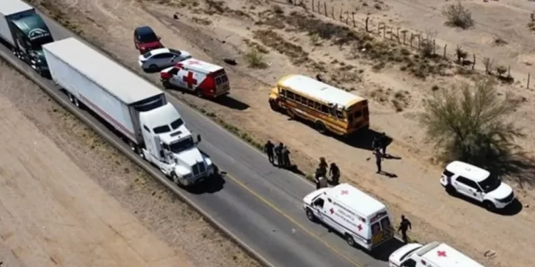Choque de Camión Deja 14 Jornaleros Lesionados en Carretera Caborca – Y Griega